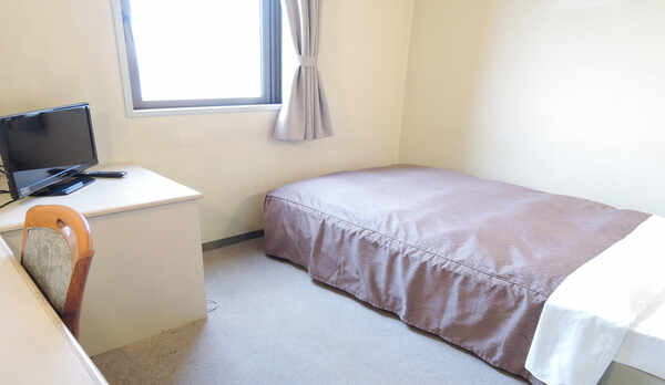 *【部屋一例】お1人様用の洋室シングルルーム。