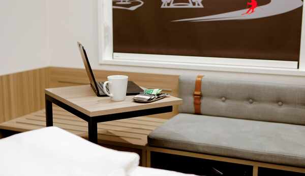 移動式テーブル（スーペリアツイン、スーペリアクィーンルーム）