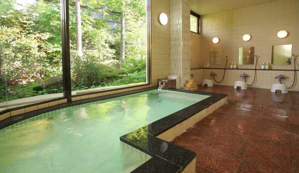 ・天然温泉　入浴時間は6時〜9時30分　15時〜23時まで