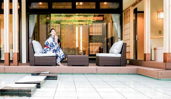 別邸【アクア】上品さが漂う洗練された優美な空間。大切な方とともに過ごす贅沢な時間を。