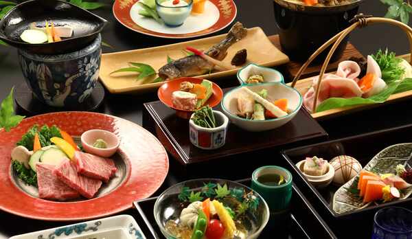 「贅沢ご飯」2種の信州ブランド肉を贅沢に