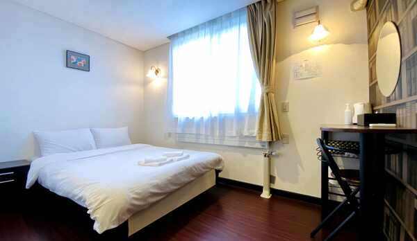 ダブルルーム（専用バス・トイレ）（ペット禁止）