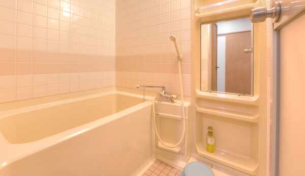 *和室10畳（客室一例）/広々とした浴室スペース。