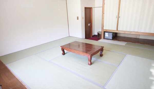 １１畳「スキヤキ」のお部屋です