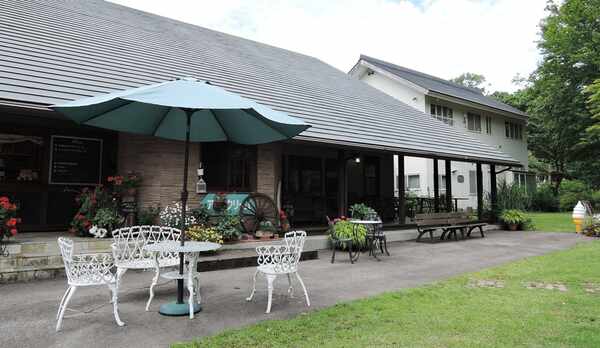 *野外のテラスでのんびりするのもおすすめです♪