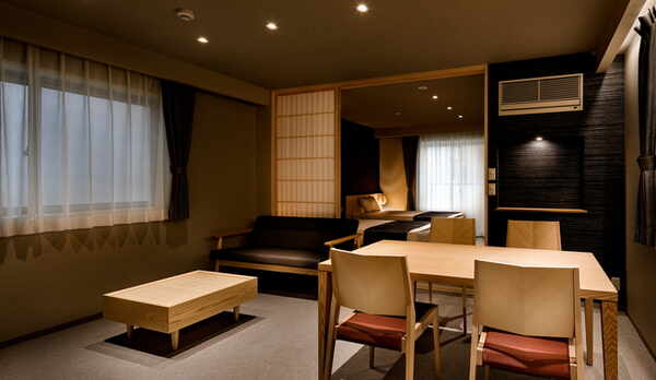 デラックスツインルーム　リビングダイニング