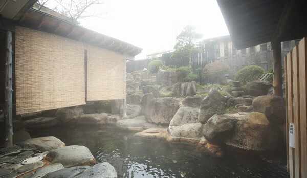 大露天岩風呂（女性側）