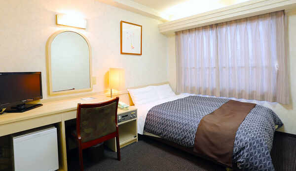 ワイドシングル（ダブルベッド）リラックスできる幅140cmのワイドなベッド。