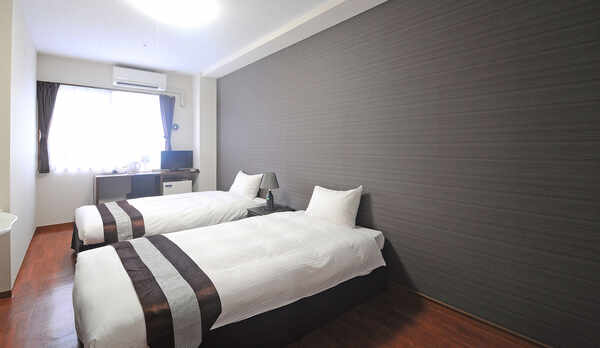 【ツインルーム】シンプルで落ち着いた雰囲気です。