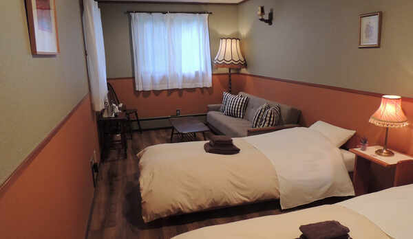 ・【ツインルーム・バスルーム付き】お部屋専用のお風呂もご利用ください