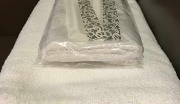 アメニティはバスタオル、タオルです。歯ブラシはプラスチック新法施行により50円で販売いたします。