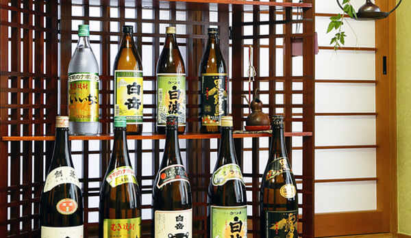 【食事処_お酒の販売コーナー】お酒類も取り揃えております。食事時にお尋ねください