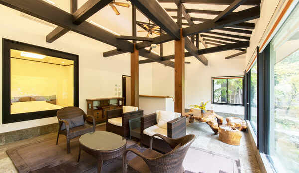 *特別室／寝室にはシモンズのクイーンサイズベッド