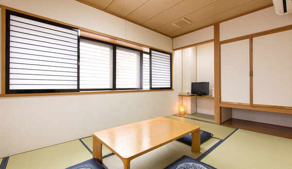 ・客室一例　当館には6〜10畳の和室と洋室がございます