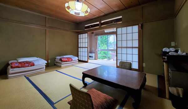 【個室】4名様まで泊まれる広め和室