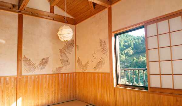 【客室】8畳の和室　ご家族でもお仲間でもゆったり過ごせる広さです