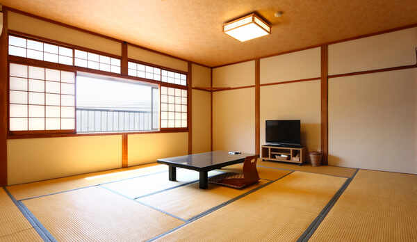 壁紙をリニューアル【海が望める純和風のお部屋】