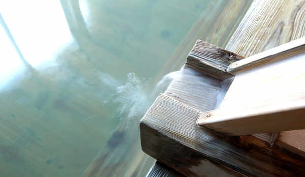 ■檜風呂／〝医者いらずの湯〟として伝えられてきた当館自慢の温泉です。