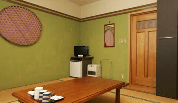 【お部屋】足を伸ばせる和室です。