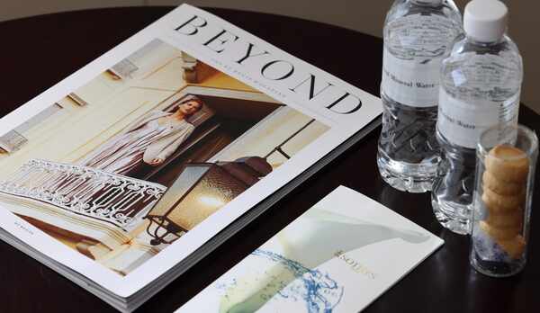 滞在したゲストだけが手に出来る、セントレジスのブランドブック「BEYOND」。