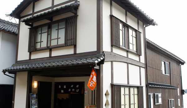 海抜ゼロメートル？！波静かな伊根湾ギリギリに建つ「伊根の舟屋　雅」