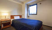 【喫・禁煙】エコノミーシングルルーム（100センチのセミダブルベッド付）