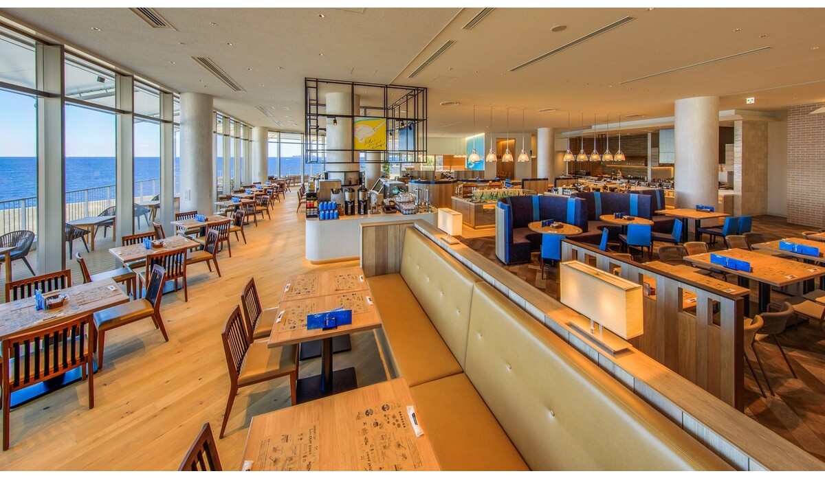 レストラン「HARBOR'S W」内観（昼）