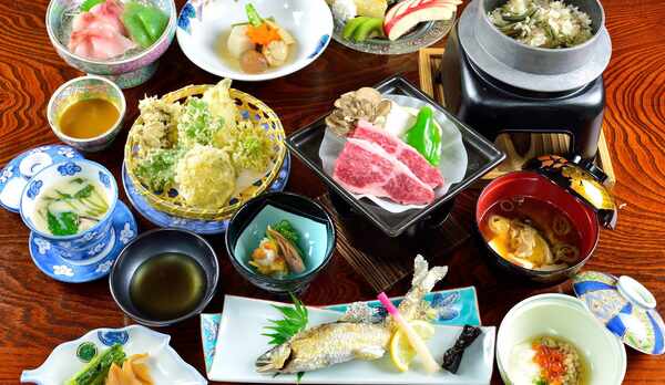 *夕食一例/地の素材を生かした手作り料理