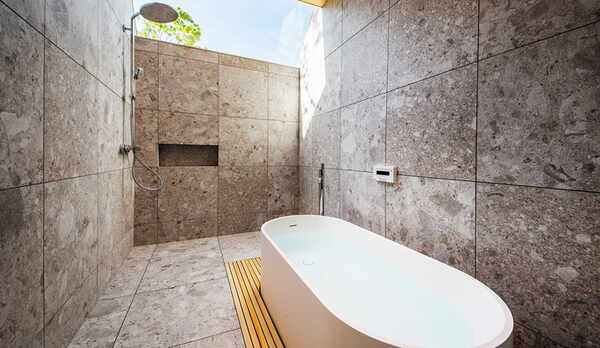 ＜2021年5月OPEN＞【モデレートルーム】2面ガラスの明るい室内は、四季折々の&ldquo;移りかわる芸術&rdquo;