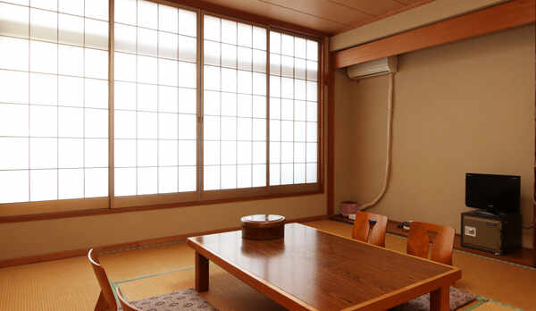 寛ぎを感じる１０畳〜１２．５畳の和室