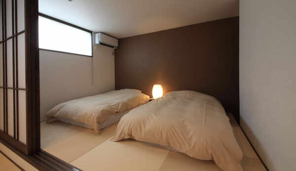 【ベッドルーム】いつでも、お好きな時に。寝転んで旅の疲れを癒す休日