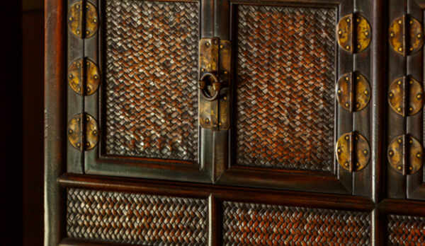 レトロな調度品が置かれた雰囲気のあるお部屋