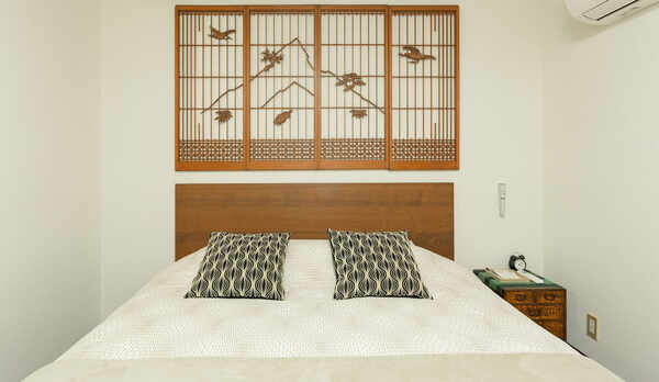 ・ダブル（デスク付き）　落ち着いたベッドルームでお休みください