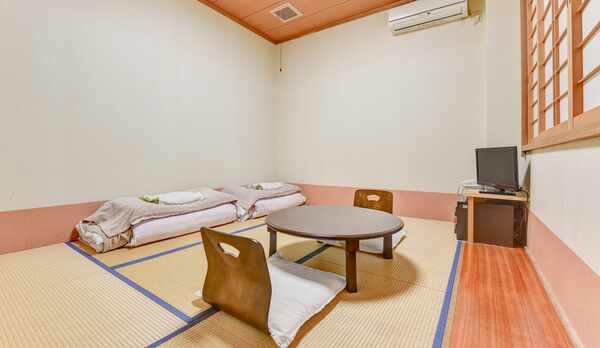 *和室6畳/畳の香りがほのかに薫るお部屋で寛ぎの休日を。ご夫婦やカップルでのご宿泊にピッタリ！