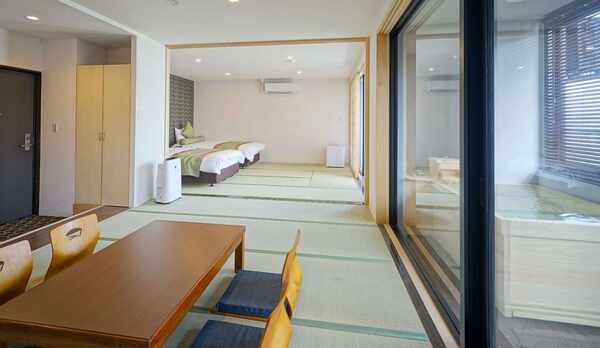 【半露天風呂付リビングフロア付き◇2間和洋】見通しの良いお部屋は、小さなお子様とご一緒でも安心です♪