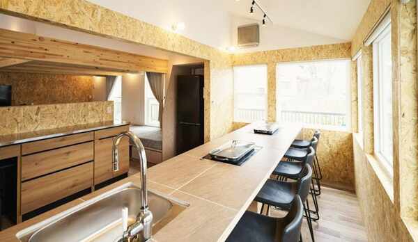 室内BBQ可能なダイニング。