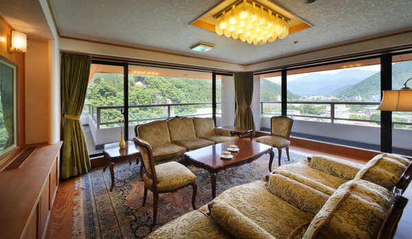 ロイヤル応接室