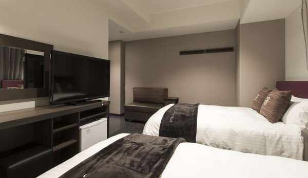 【ツインＡ】■２４㎡■１２０ｃｍダブルベッド&times;２台■４０型液晶ＴＶ（ＶＯＤ）