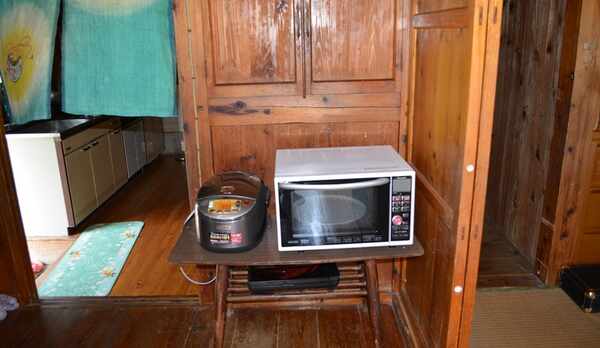 炊飯器、レンジ、ポットもあります