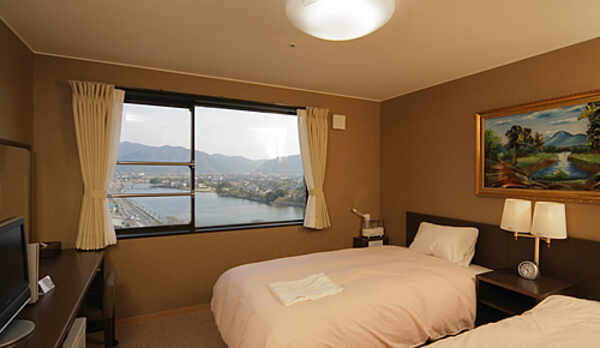 ツインルーム　約20平米　ベット幅110ｃｍ　2台