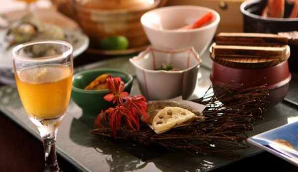 【夕食例】旬の恵みを目に舌に楽しめる♪女性スタッフならではの盛り付けも嬉しい