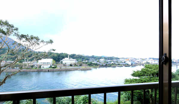 【和室8畳からの眺め】