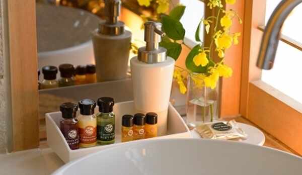 客室「鞍馬」の洗面台