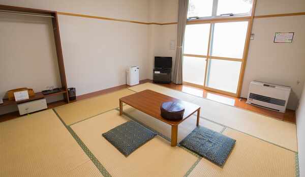 *【客室例】足をのばしてお寛ぎいただけます。