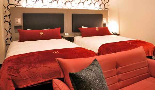 スイートルーム　90㎡　ダブルベッド（140㎝&times;2）