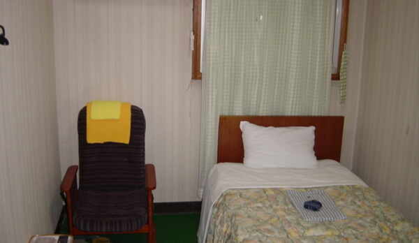 格安シングル２１７号室。２階ですがバストイレは１Ｆ＆３Ｆ利用。