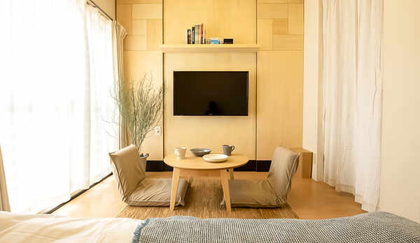 ・【客室一例】落ち着いた色味の家具で揃えられた過ごしやすいお部屋