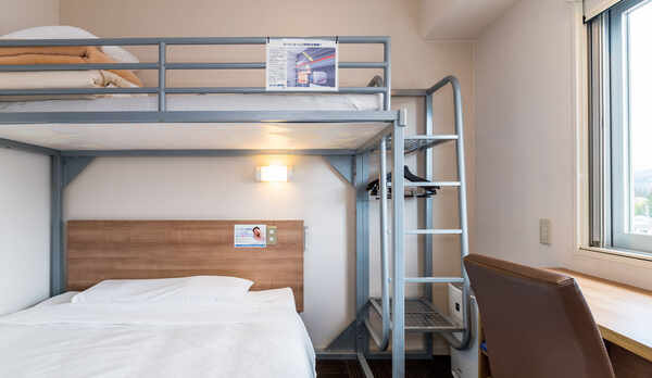 スーパールーム　140cmワイドベッド＋ロフトベッド