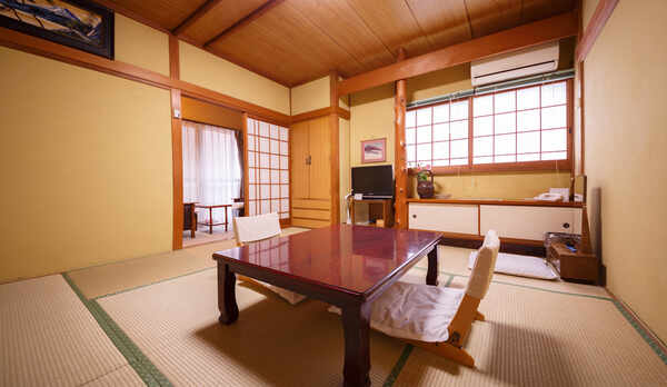 【和室8畳】トイレ付き　2階