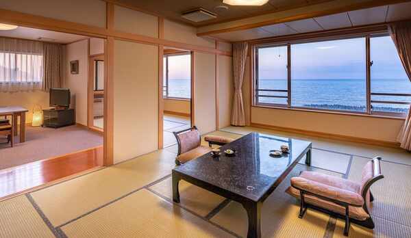 ■【デラックス和室一例】《最上階》リビングルームと和室でゆっくりとお寛ぎ頂けます（全室禁煙）